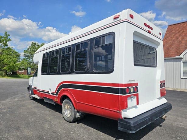 2008 Chevrolet G3500 Shuttle Bus - Image 4