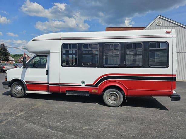 2008 Chevrolet G3500 Shuttle Bus - Image 6
