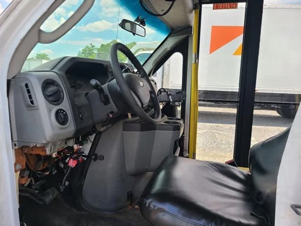 2008 Chevrolet G3500 Shuttle Bus - Image 7