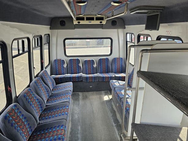 2008 Chevrolet G3500 Shuttle Bus - Image 8