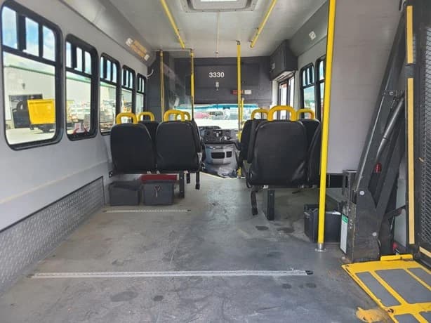 2008 Chevrolet G3500 Shuttle Bus - Image 9
