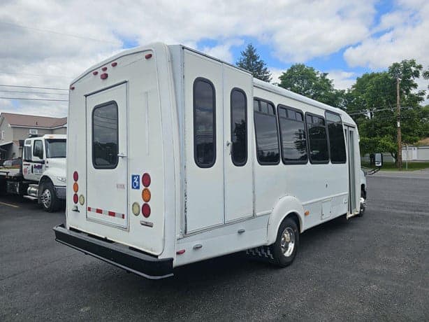 2012 Ford E450 Shuttle Bus - Image 3