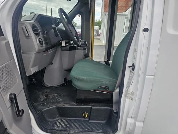 2012 Ford E450 Shuttle Bus - Image 5