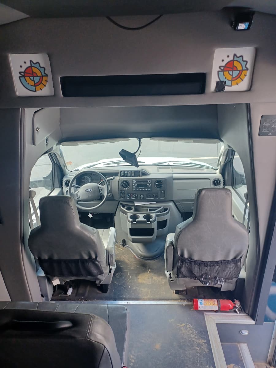 2016 Ford Econoline Cutaway Mini Bus - Image 10