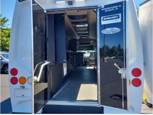 2016 Ford Econoline Cutaway Mini Bus - Image 4