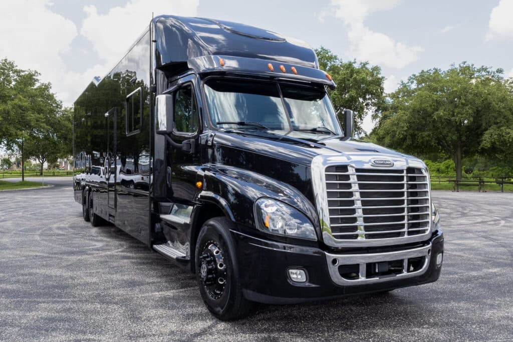 2020 Freightliner ShowHauler Cascadia Motorcoach - Image 1