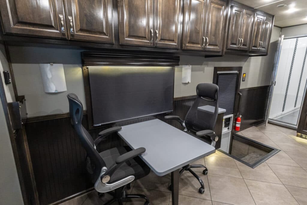  2020 Freightliner ShowHauler Cascadia Motorcoach - Image 12