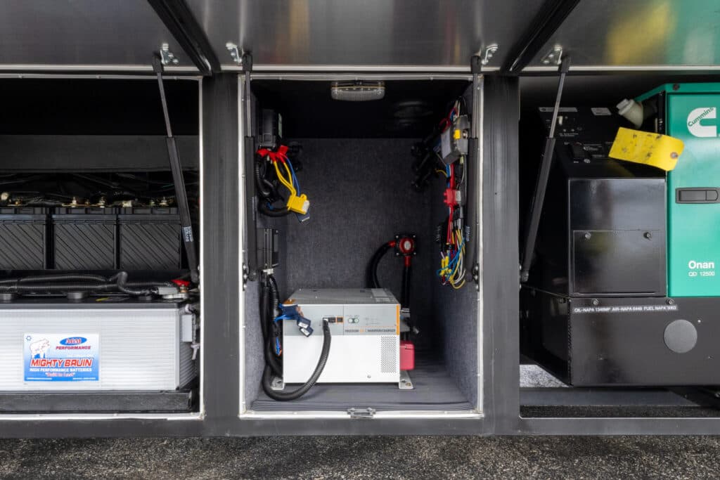  2020 Freightliner ShowHauler Cascadia Motorcoach - Image 20