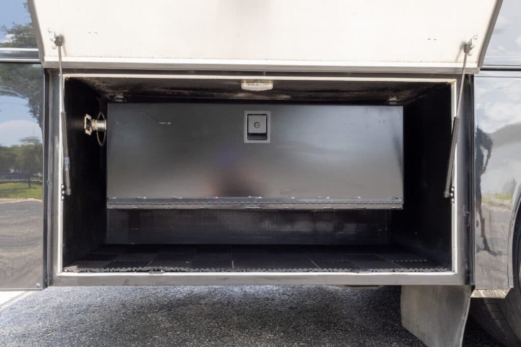  2020 Freightliner ShowHauler Cascadia Motorcoach - Image 22