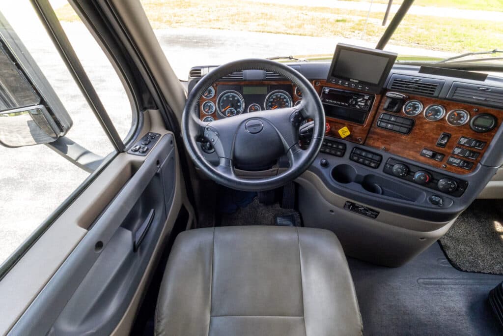  2020 Freightliner ShowHauler Cascadia Motorcoach - Image 23
