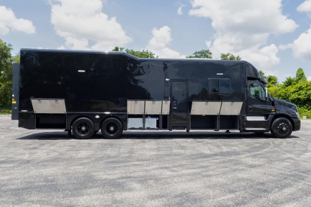  2020 Freightliner ShowHauler Cascadia Motorcoach - Image 5
