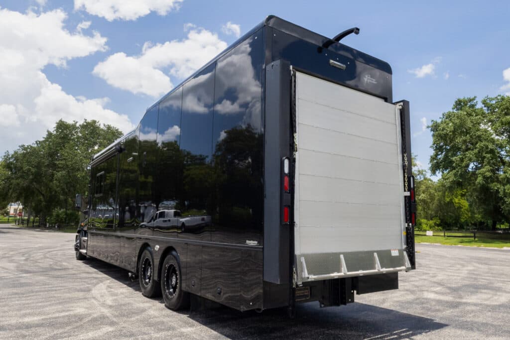  2020 Freightliner ShowHauler Cascadia Motorcoach - Image 6