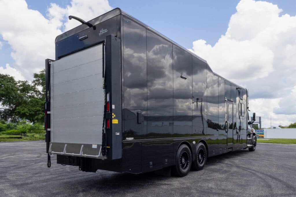  2020 Freightliner ShowHauler Cascadia Motorcoach - Image 7
