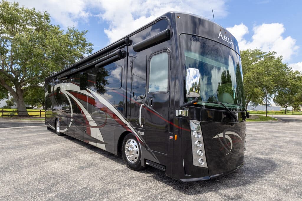  2018 Freightliner Thor Aria 3901 - Image 1