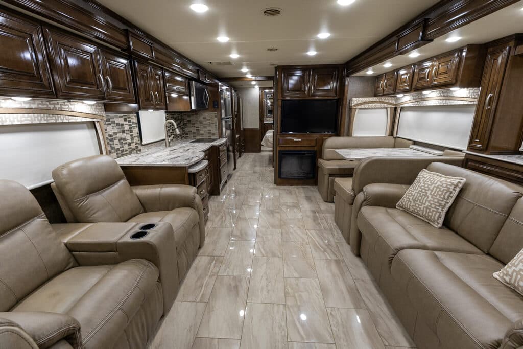  2018 Freightliner Thor Aria 3901 - Image 12