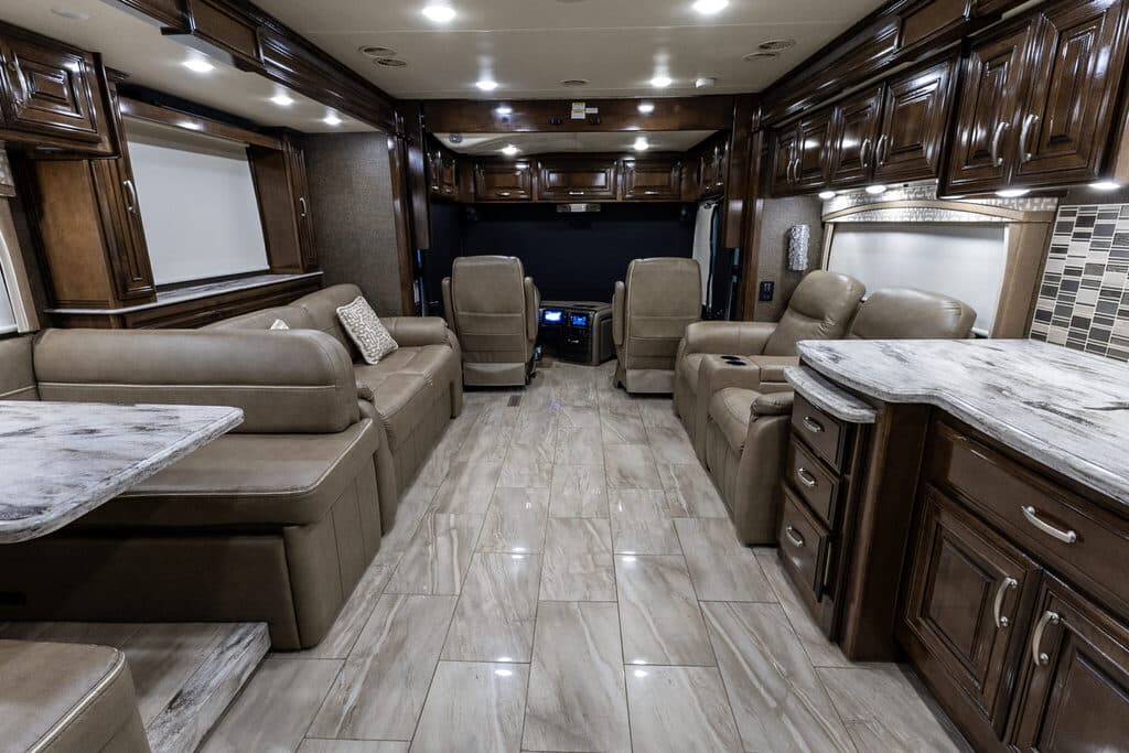  2018 Freightliner Thor Aria 3901 - Image 13