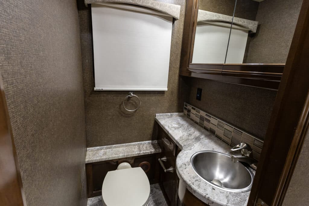  2018 Freightliner Thor Aria 3901 - Image 14