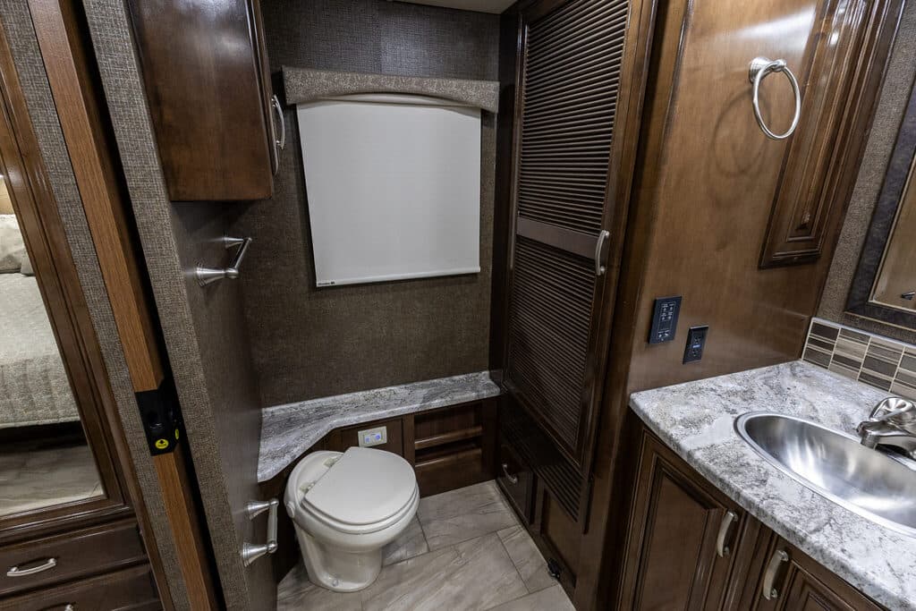  2018 Freightliner Thor Aria 3901 - Image 16