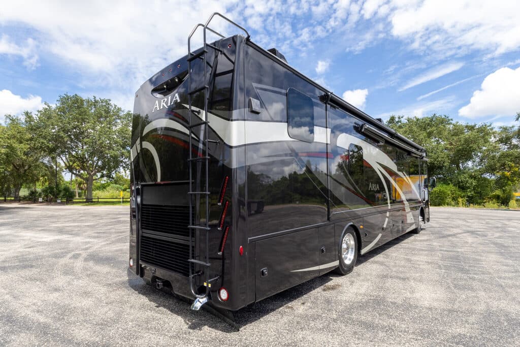  2018 Freightliner Thor Aria 3901 - Image 2
