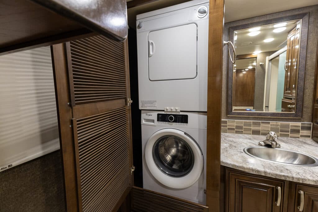  2018 Freightliner Thor Aria 3901 - Image 3