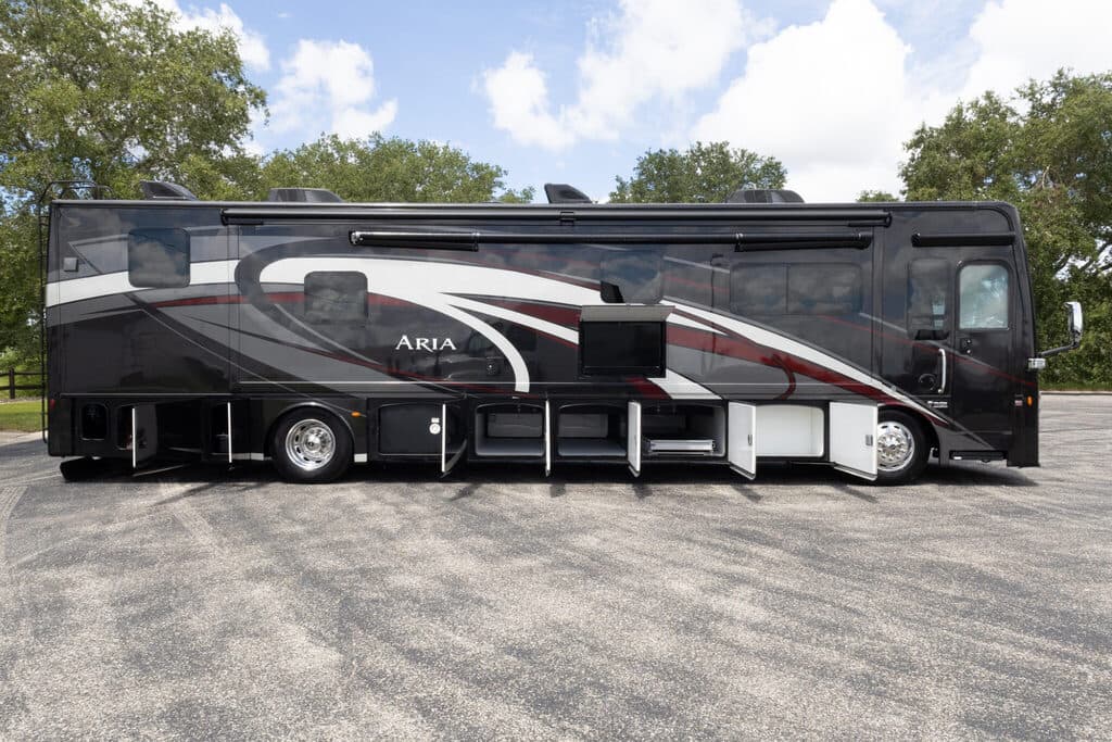  2018 Freightliner Thor Aria 3901 - Image 4