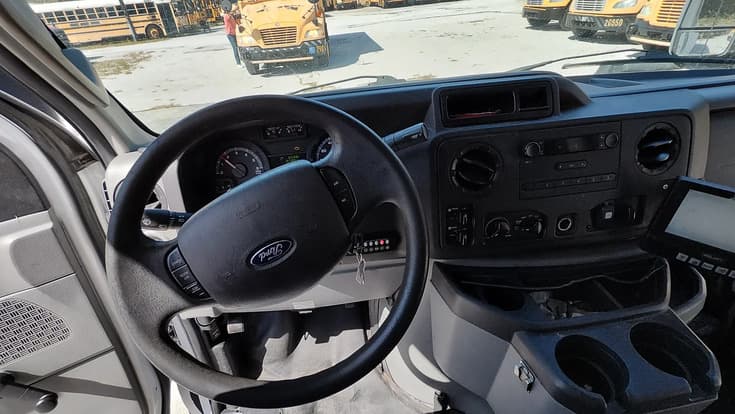 2015 Ford E450 Turtle Top - Image 6