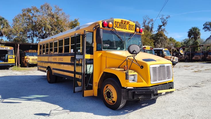 2002 Freightliner Freightliner bus