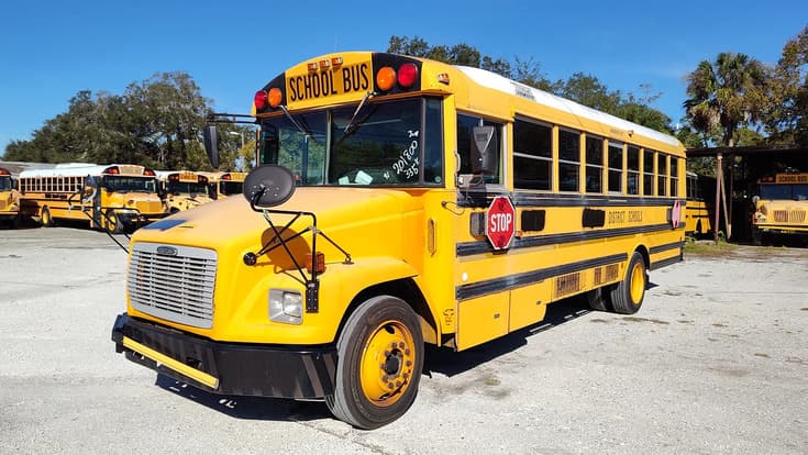 2002 Freightliner School Bus - Image 2