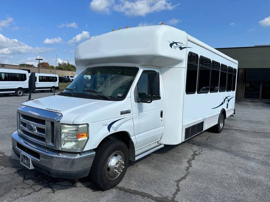 2008 Ford E450 Starcraft Allstar - Image 1