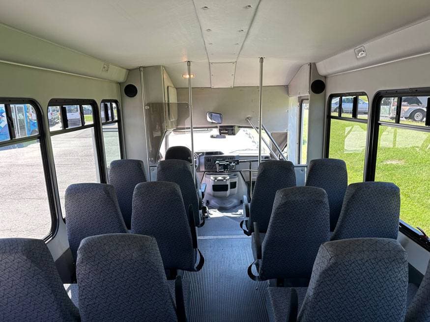 2012 Ford E350 Starcraft Allstar - Image 4