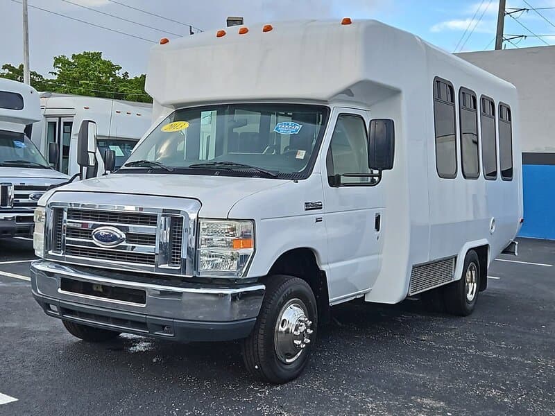 2013 Ford Econoline bus
