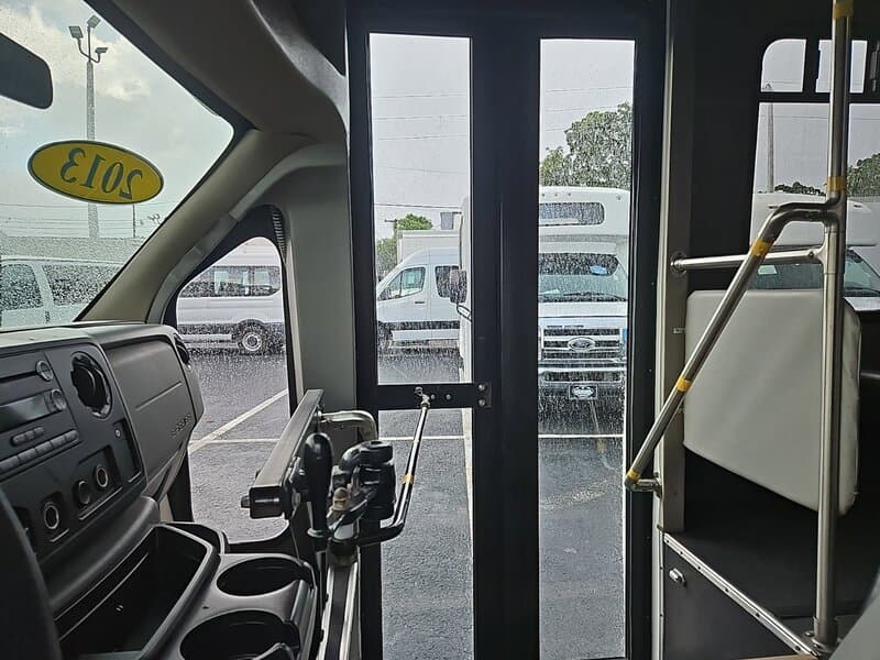 2013 Ford Econoline Shuttle Bus - Image 3