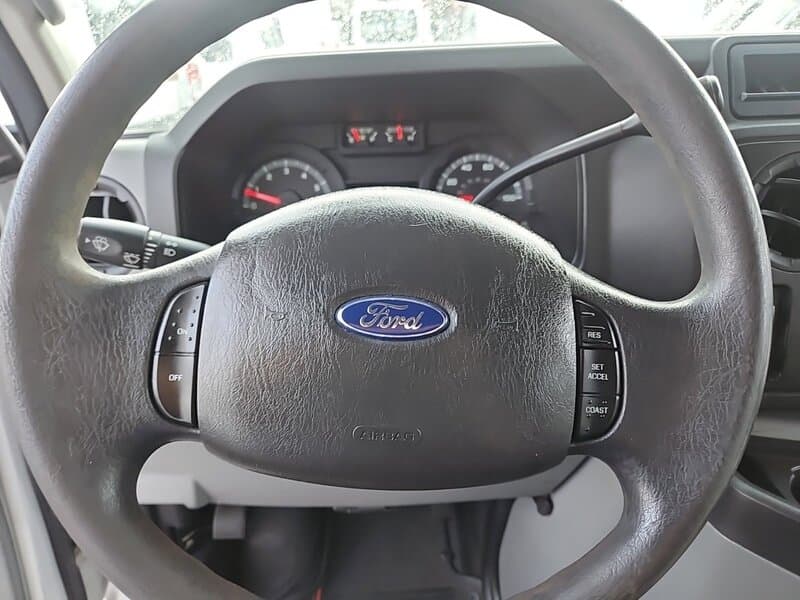 2013 Ford Econoline Shuttle Bus - Image 4