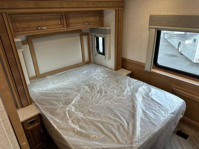 2024 Newmar Bay Star Sport Motorcoach - Image 6
