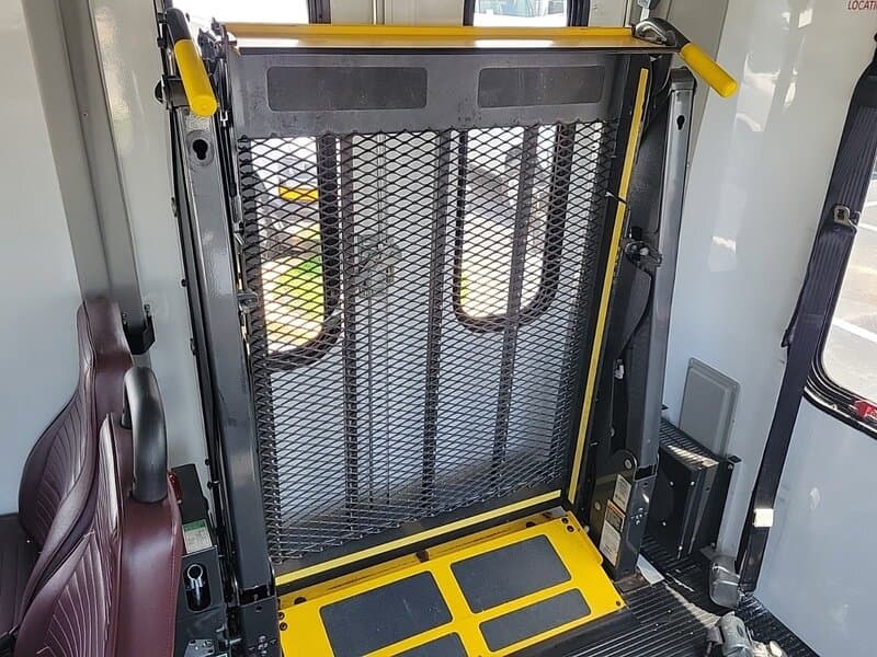 2015 Ford Econoline Superduty Shuttle Bus - Image 8