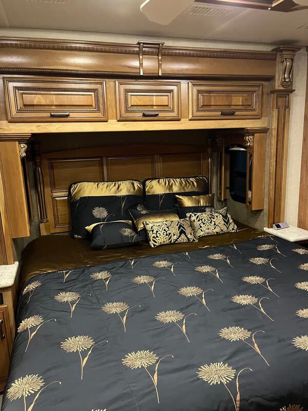 2016 Spartan Entegra Motorcoach Cornerstone - Image 8