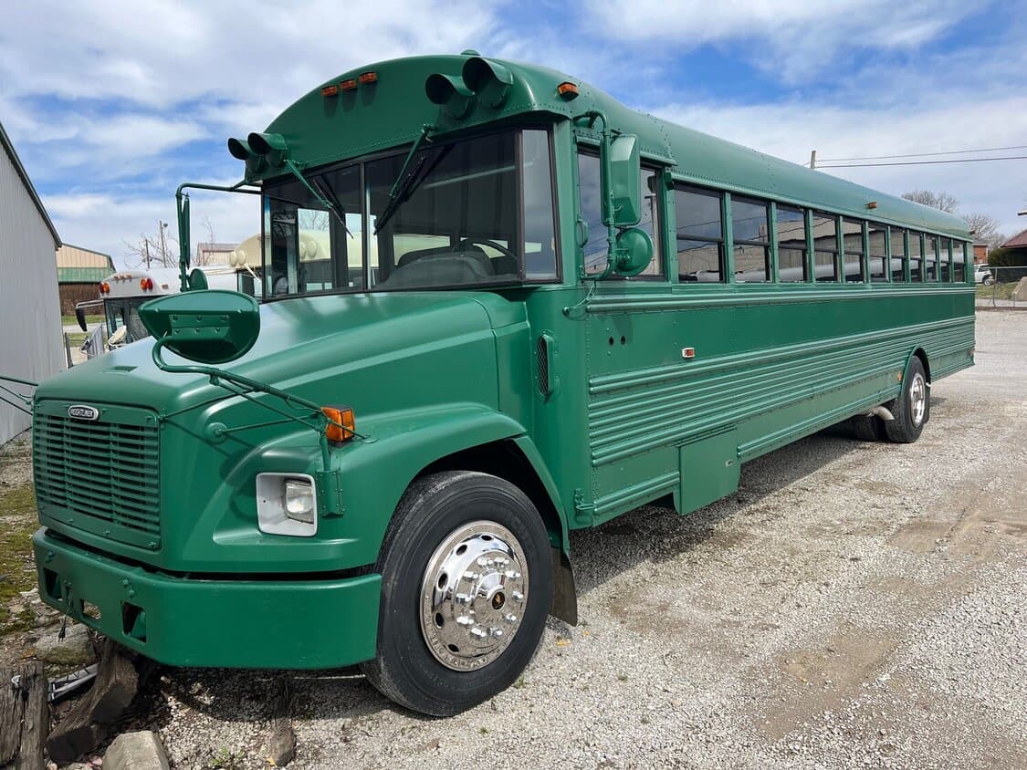 2001 Thomas Freightliner Activity Bus - Image 1
