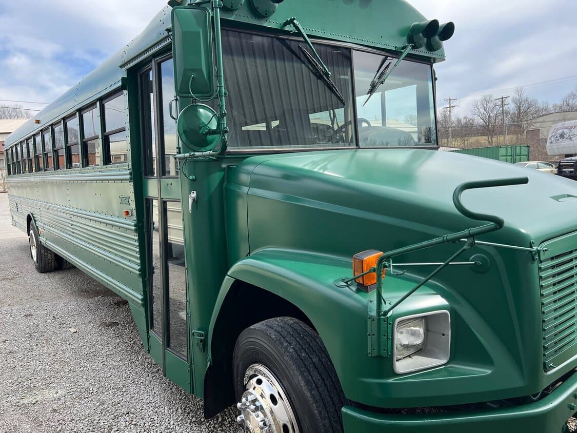 2001 Thomas Freightliner Activity Bus - Image 5