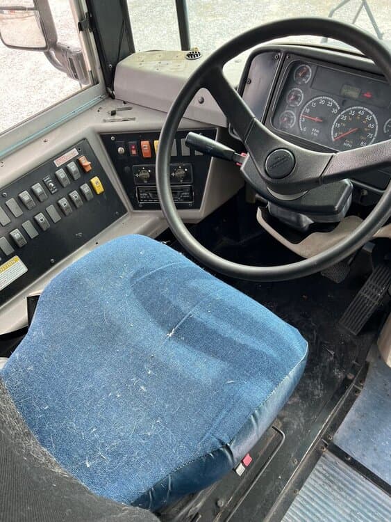2001 Thomas Freightliner Activity Bus - Image 2