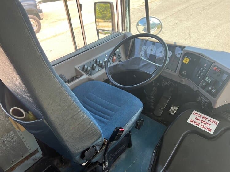 2005 International Activity Bus - Image 2