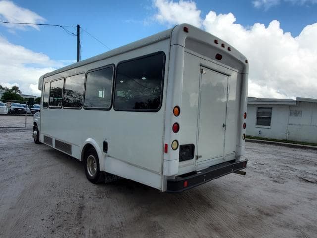 2017 Ford E450 Shuttle Bus - Image 4