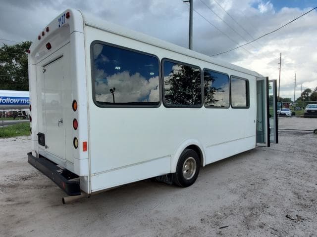 2017 Ford E450 Shuttle Bus - Image 5