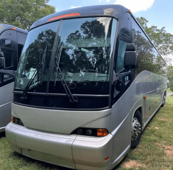 2011 Motor Coach Industries J4500 bus