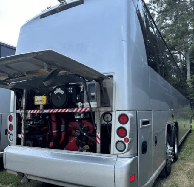 2011 MCI J4500 Coach Bus - Image 3