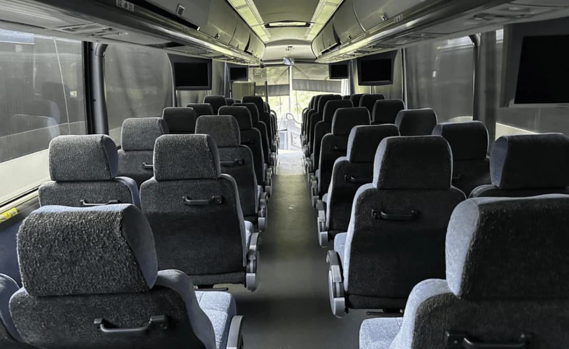 2011 MCI J4500 Coach Bus - Image 5