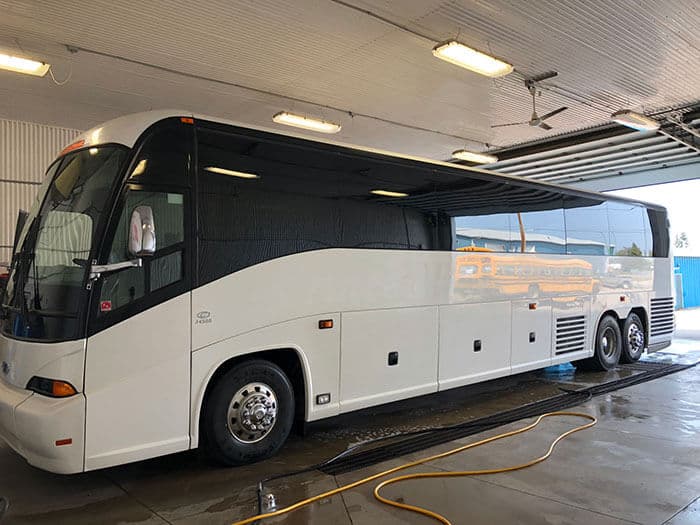 2011 Motor Coach Industries J4500 bus
