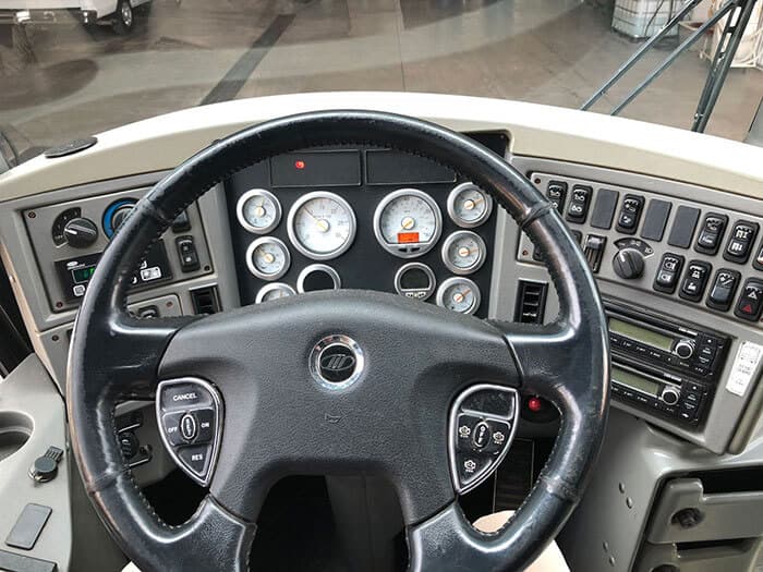 2011 MCI J4500 Coach Bus - Image 7