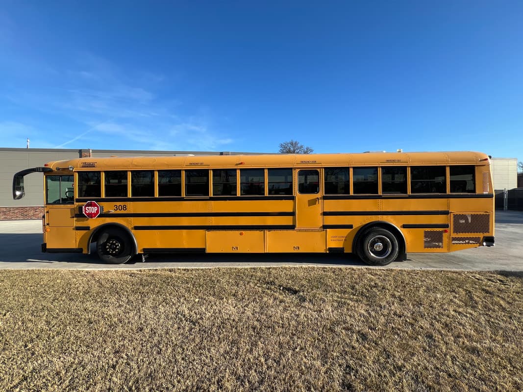 2014 Freightliner HDX Saf-T-Liner bus