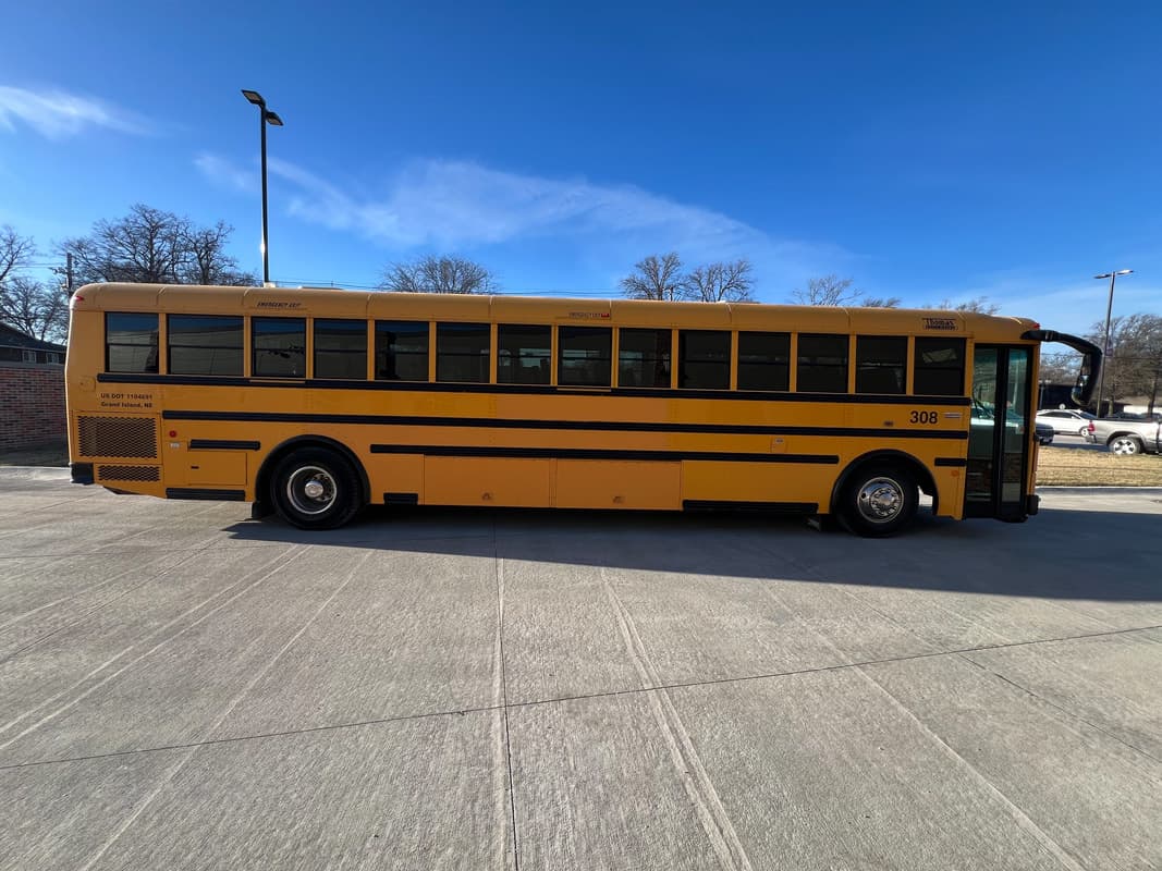 2014 Thomas HDX Saf-T-Liner School Bus - Image 2