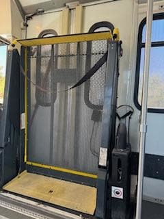 2008 Ford E450 Glaval Shuttle Bus - Image 11
